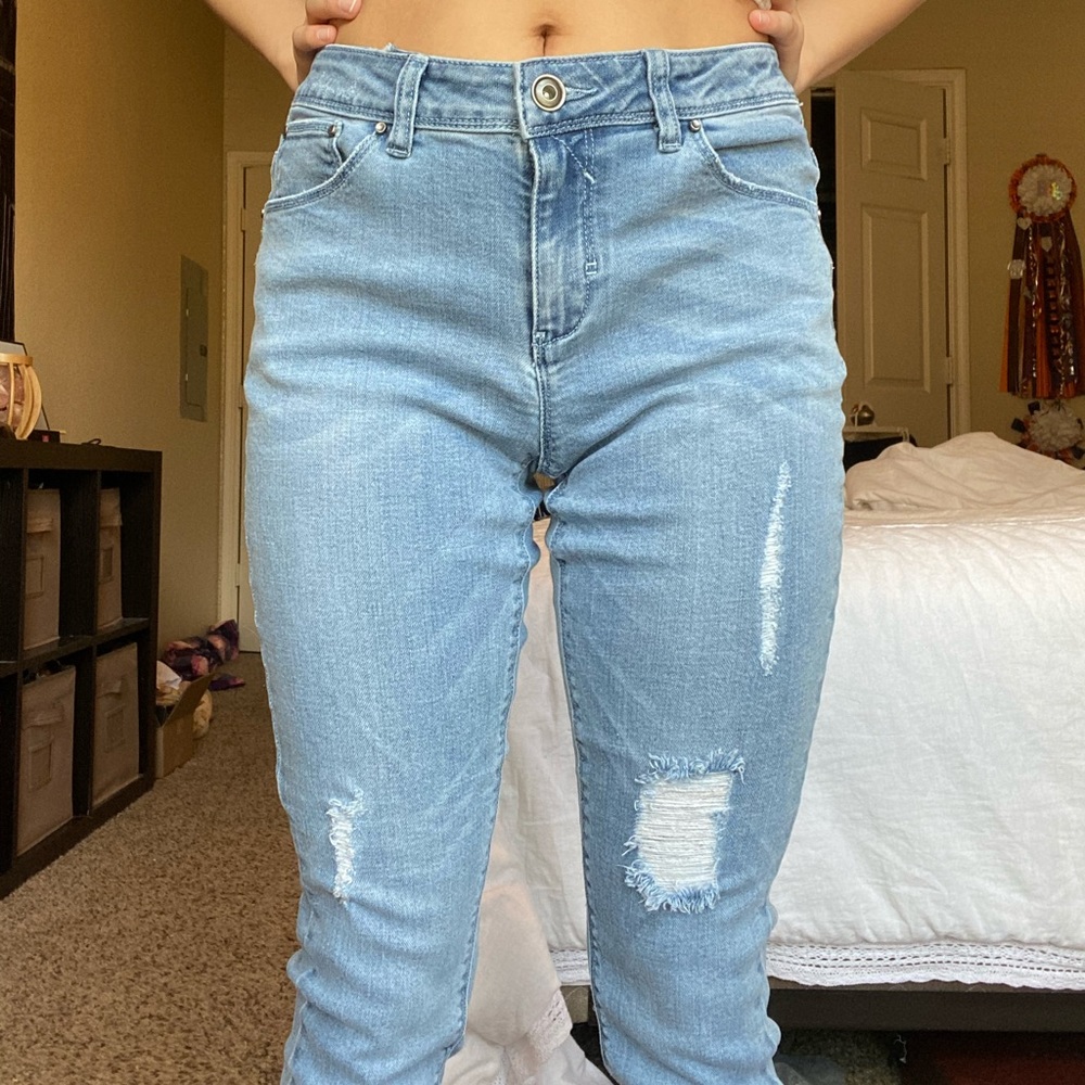 Ripped Light washed Skinny Jeans